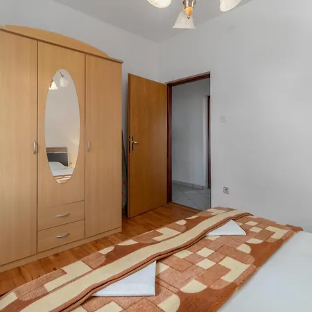 Apartment 3 Bedroom Awesome In