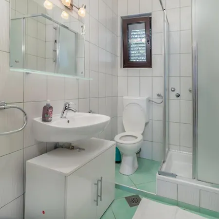 3 Bedroom Awesome In Novi Vinodolski