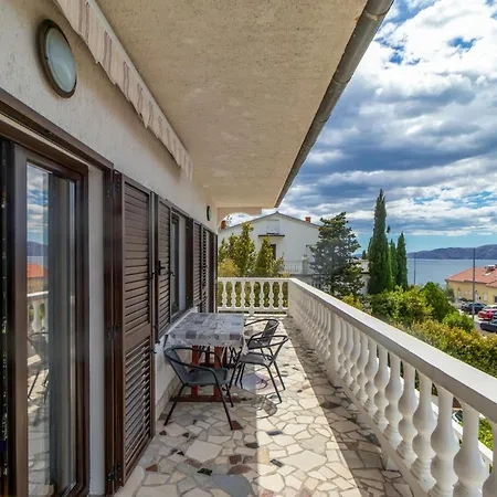 3 Bedroom Awesome In Novi Vinodolski