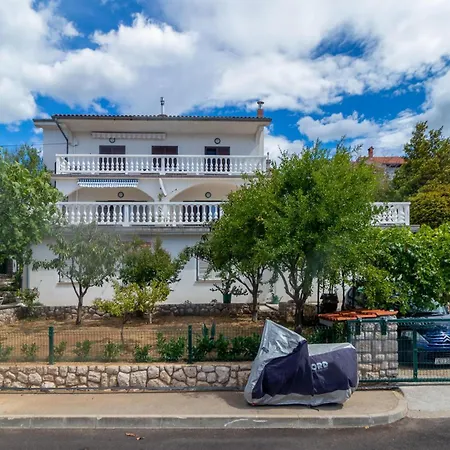 Apartment 3 Bedroom Awesome In